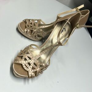 EUC 3inch Fiona Night rhinestone dress shoes